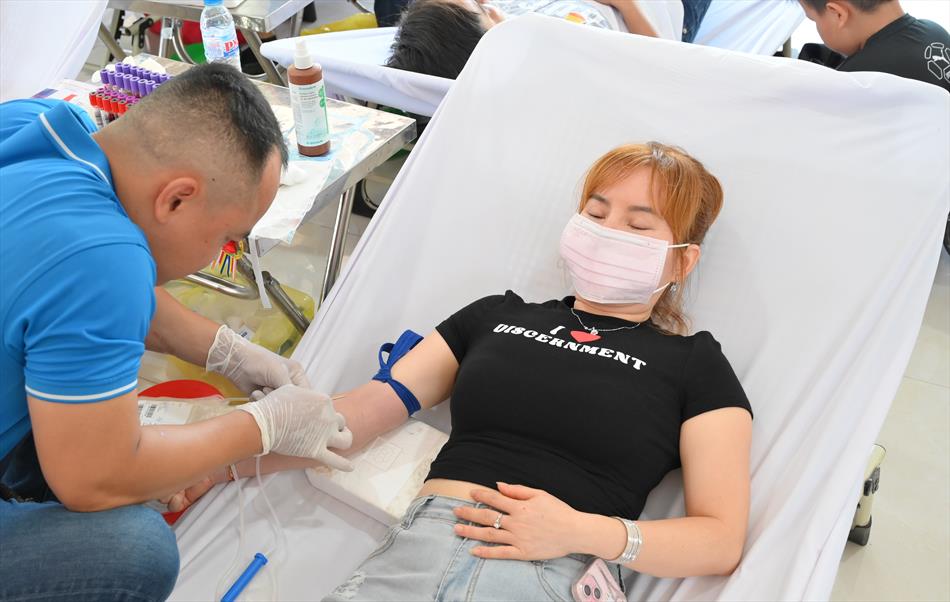 6 HIẾN MÁU TƯƠI ĐẸP 6 HIẾN MÁU TƯƠI ĐẸP