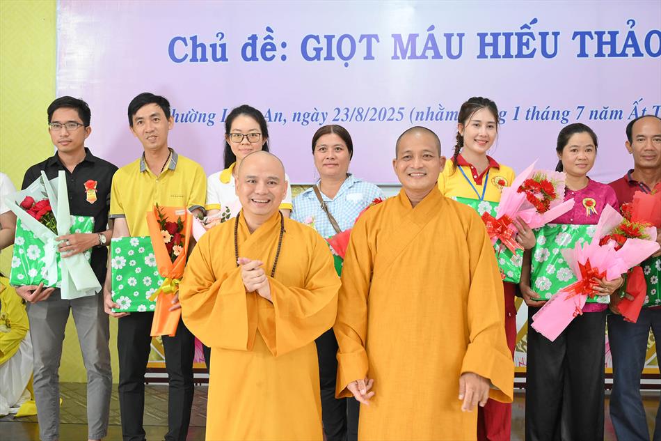 3 TẶNG QUÀ TRI ÂN 3 TẶNG QUÀ TRI ÂN