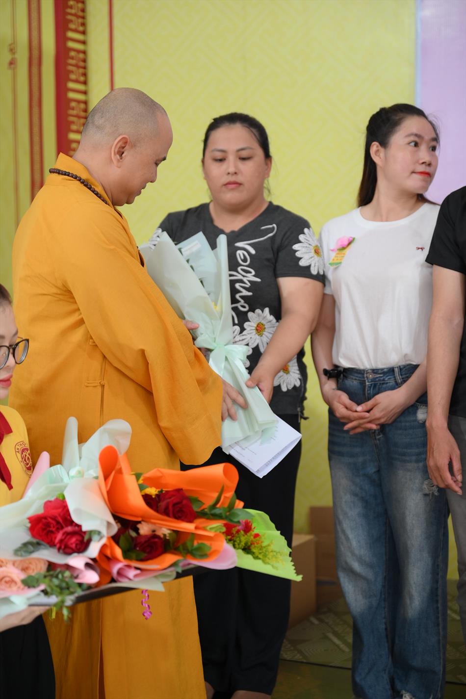 3 TẶNG QUÀ TRI ÂN 3 TẶNG QUÀ TRI ÂN