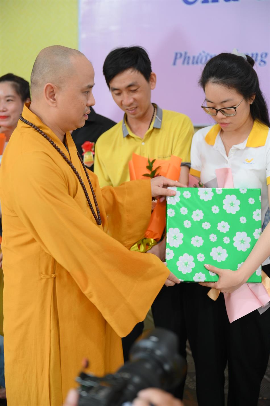 3 TẶNG QUÀ TRI ÂN 3 TẶNG QUÀ TRI ÂN