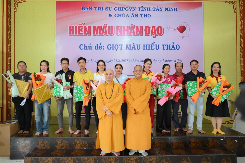 3 TẶNG QUÀ TRI ÂN 3 TẶNG QUÀ TRI ÂN