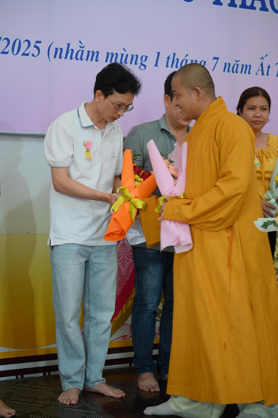 3 TẶNG QUÀ TRI ÂN 3 TẶNG QUÀ TRI ÂN