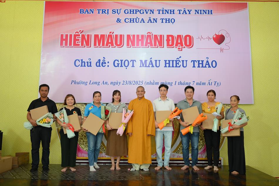 3 TẶNG QUÀ TRI ÂN 3 TẶNG QUÀ TRI ÂN