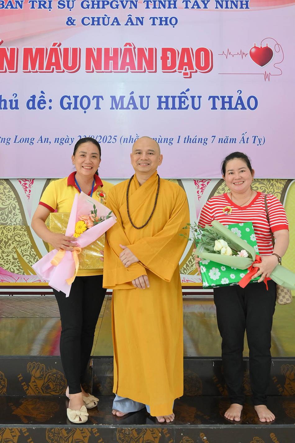 3 TẶNG QUÀ TRI ÂN 3 TẶNG QUÀ TRI ÂN
