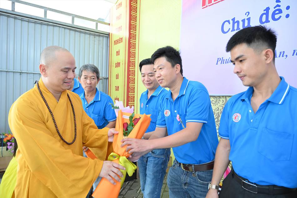 3 TẶNG QUÀ TRI ÂN 3 TẶNG QUÀ TRI ÂN