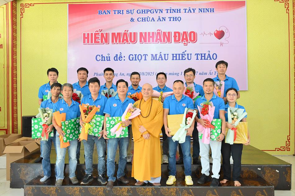 3 TẶNG QUÀ TRI ÂN 3 TẶNG QUÀ TRI ÂN