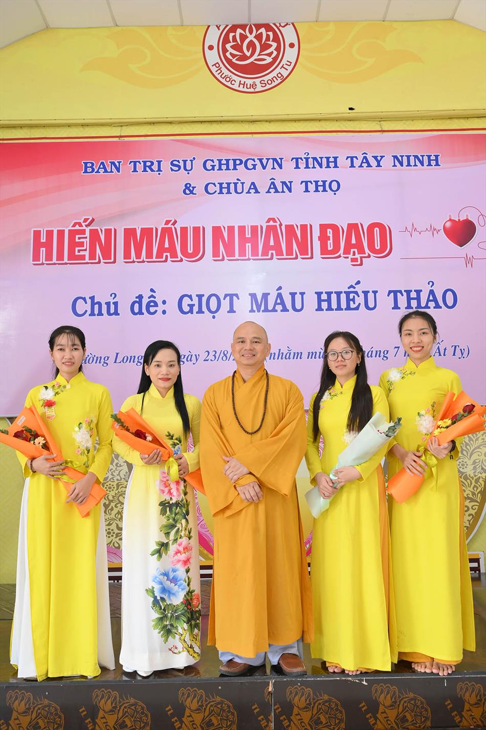 3 TẶNG QUÀ TRI ÂN 3 TẶNG QUÀ TRI ÂN
