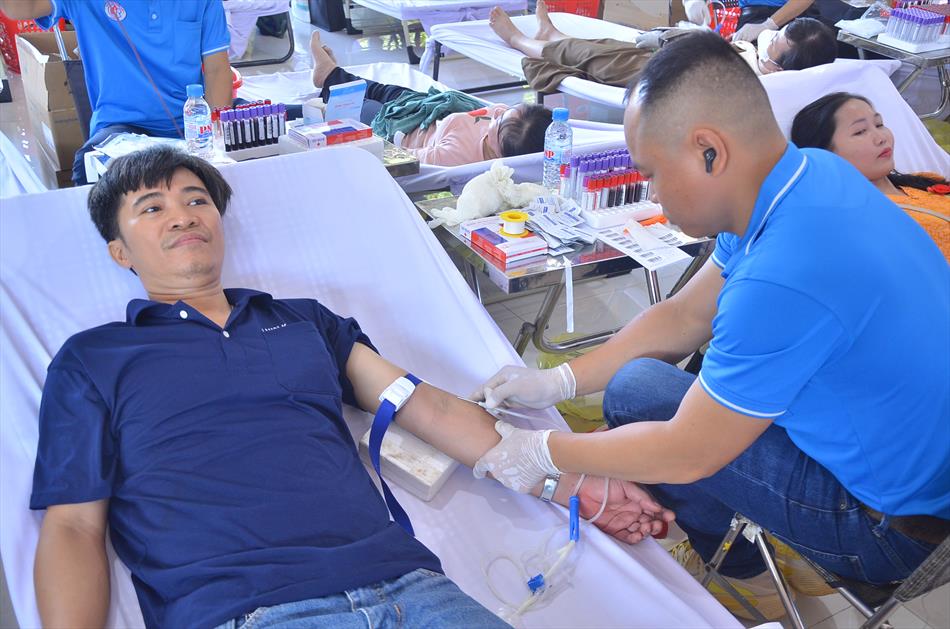 6 HIẾN MÁU TƯƠI ĐẸP 6 HIẾN MÁU TƯƠI ĐẸP