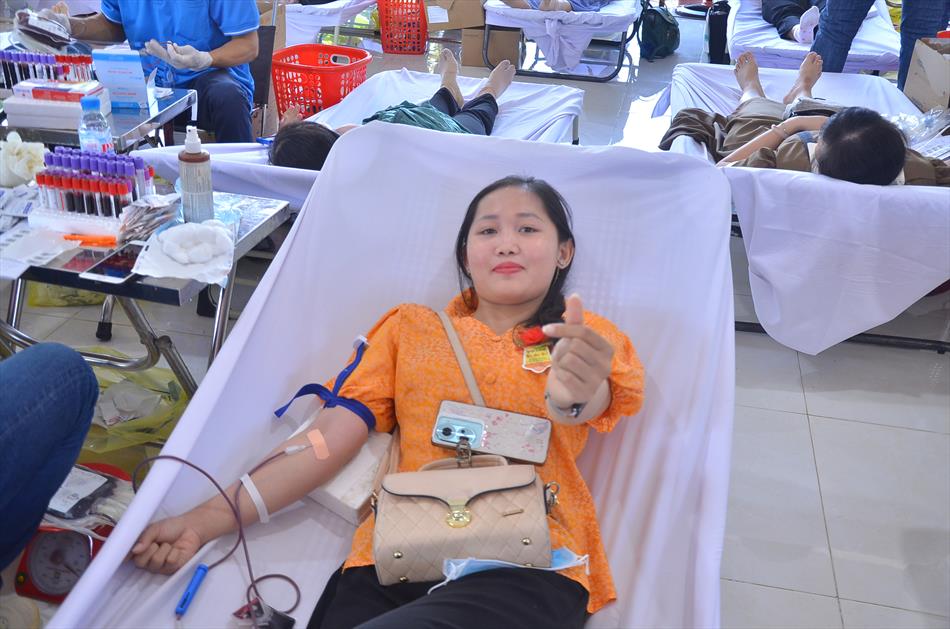 6 HIẾN MÁU TƯƠI ĐẸP 6 HIẾN MÁU TƯƠI ĐẸP