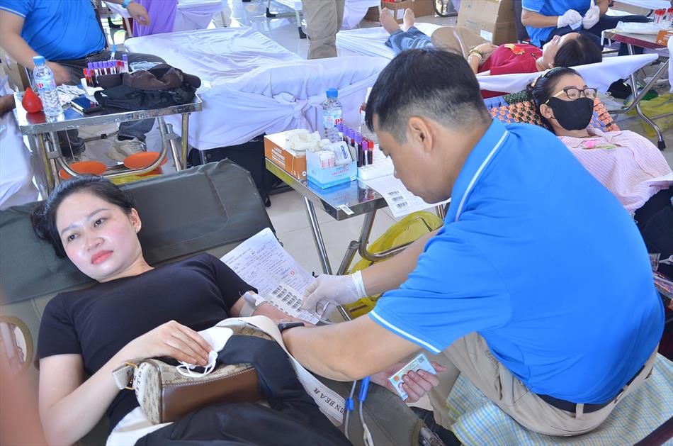 6 HIẾN MÁU TƯƠI ĐẸP 6 HIẾN MÁU TƯƠI ĐẸP