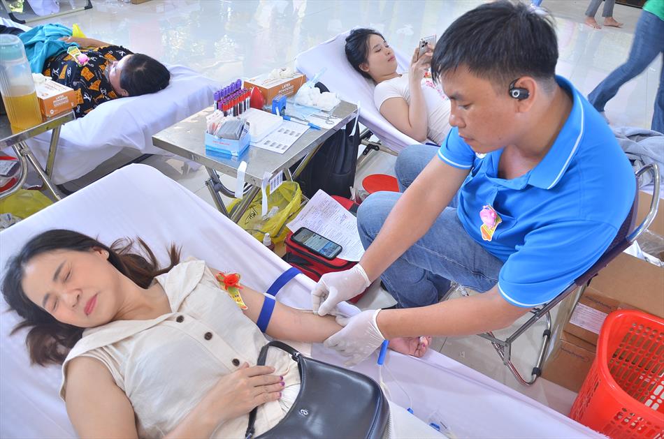 6 HIẾN MÁU TƯƠI ĐẸP 6 HIẾN MÁU TƯƠI ĐẸP