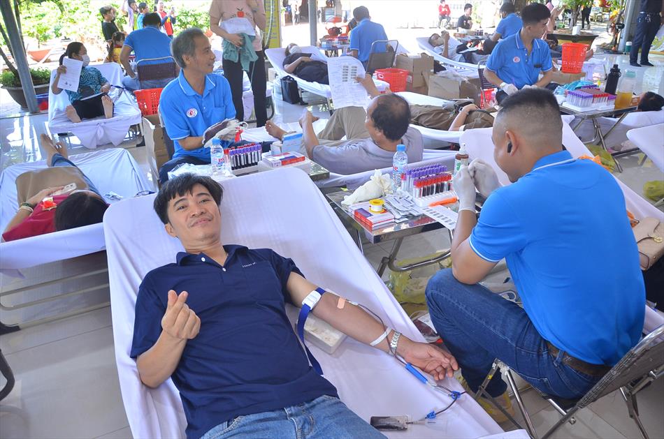 6 HIẾN MÁU TƯƠI ĐẸP 6 HIẾN MÁU TƯƠI ĐẸP