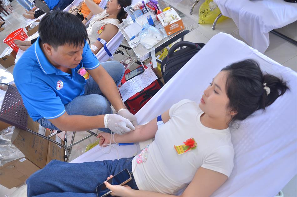 6 HIẾN MÁU TƯƠI ĐẸP 6 HIẾN MÁU TƯƠI ĐẸP