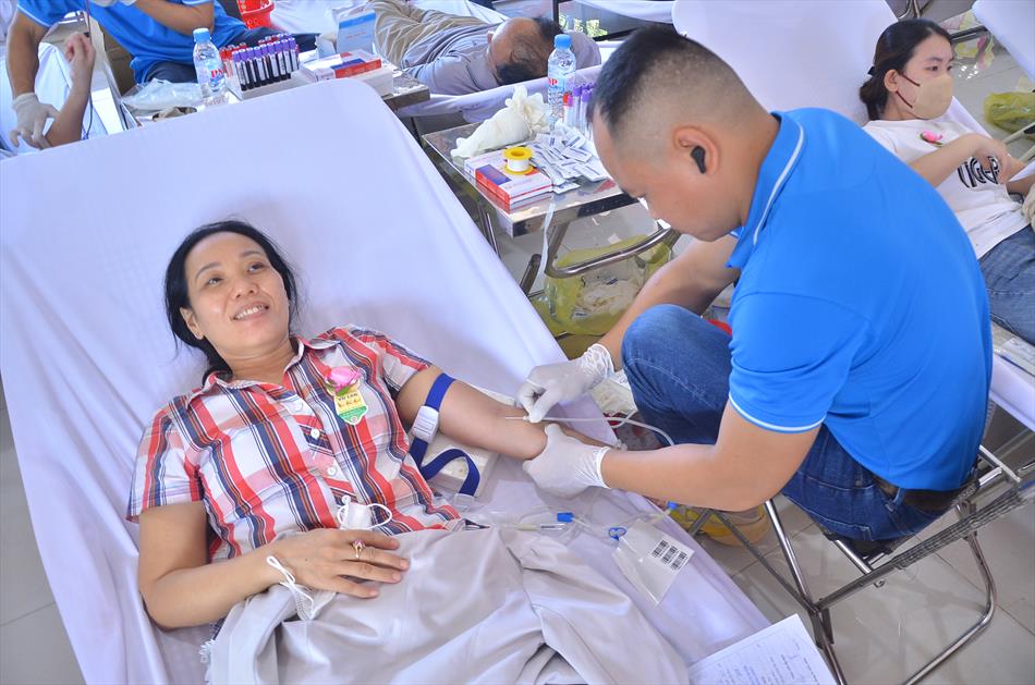 6 HIẾN MÁU TƯƠI ĐẸP 6 HIẾN MÁU TƯƠI ĐẸP