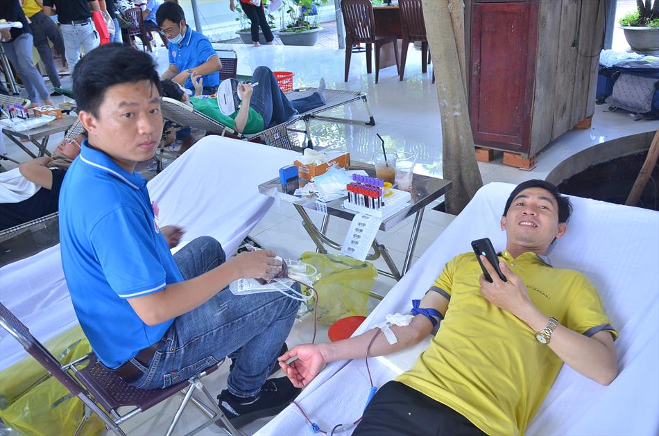 6 HIẾN MÁU TƯƠI ĐẸP 6 HIẾN MÁU TƯƠI ĐẸP
