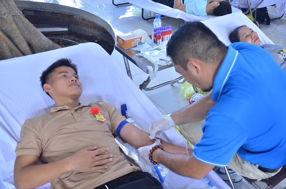 6 HIẾN MÁU TƯƠI ĐẸP 6 HIẾN MÁU TƯƠI ĐẸP