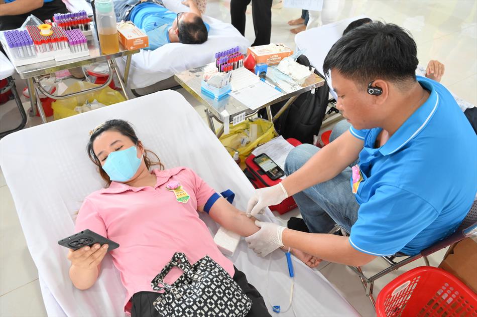 6 HIẾN MÁU TƯƠI ĐẸP 6 HIẾN MÁU TƯƠI ĐẸP