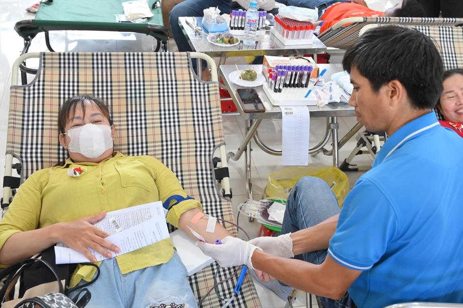 6 HIẾN MÁU TƯƠI ĐẸP 6 HIẾN MÁU TƯƠI ĐẸP