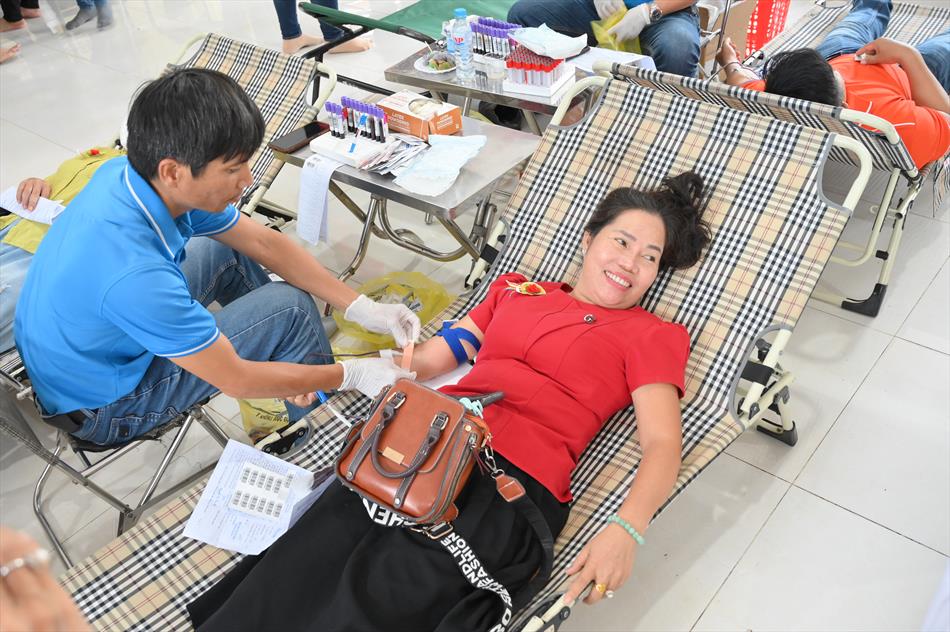 6 HIẾN MÁU TƯƠI ĐẸP 6 HIẾN MÁU TƯƠI ĐẸP