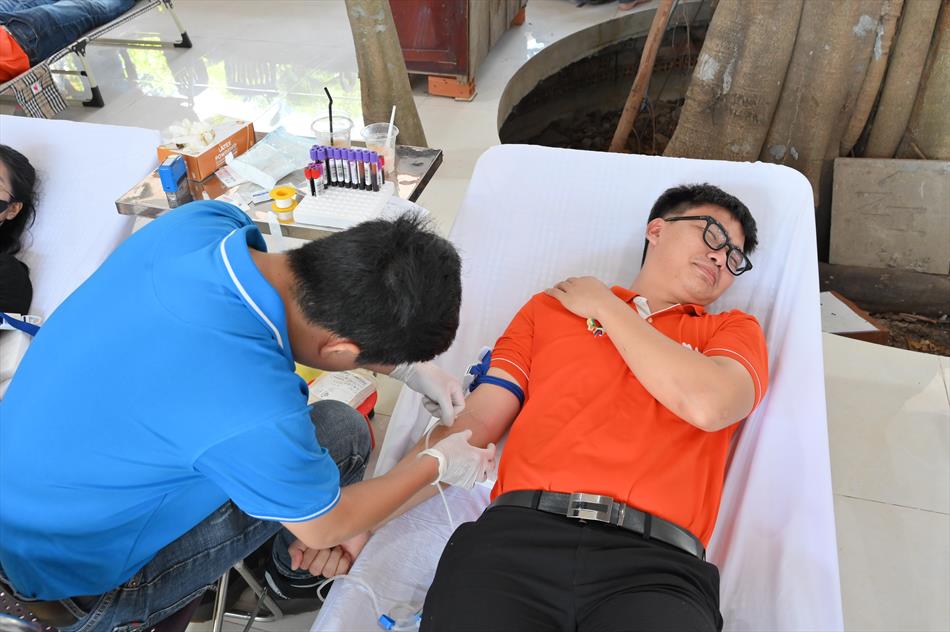 6 HIẾN MÁU TƯƠI ĐẸP 6 HIẾN MÁU TƯƠI ĐẸP