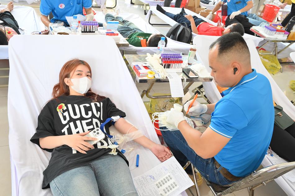 6 HIẾN MÁU TƯƠI ĐẸP 6 HIẾN MÁU TƯƠI ĐẸP