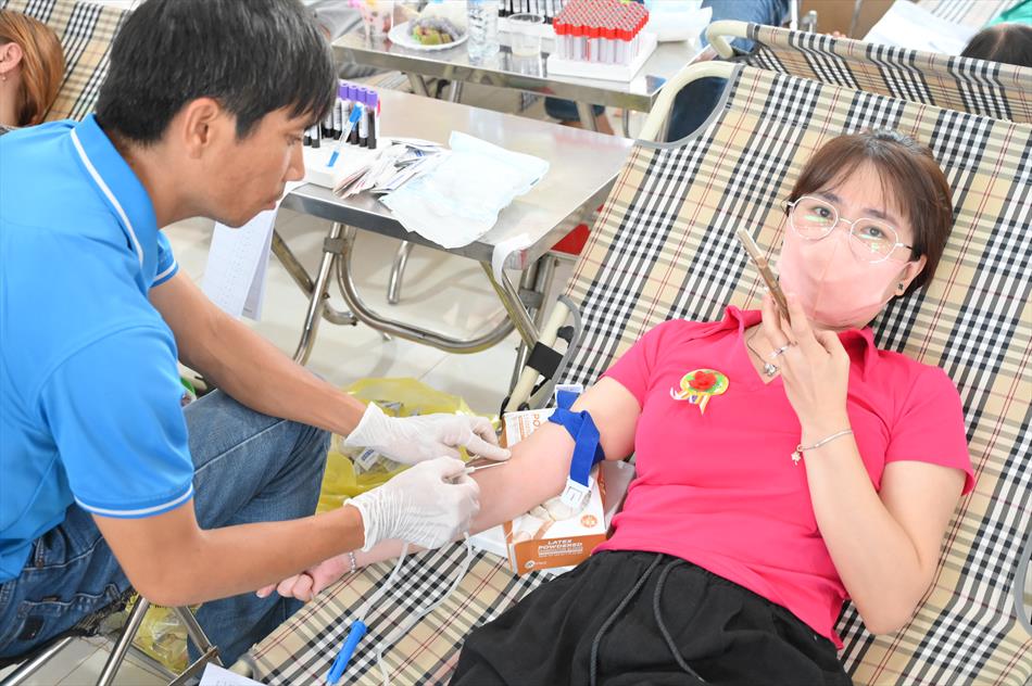 6 HIẾN MÁU TƯƠI ĐẸP 6 HIẾN MÁU TƯƠI ĐẸP