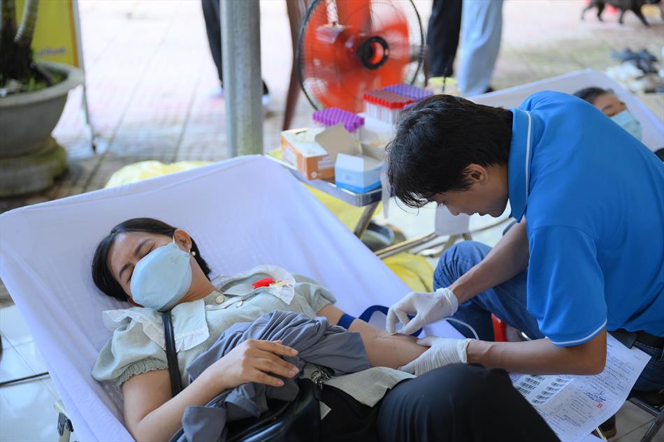6 HIẾN MÁU TƯƠI ĐẸP 6 HIẾN MÁU TƯƠI ĐẸP