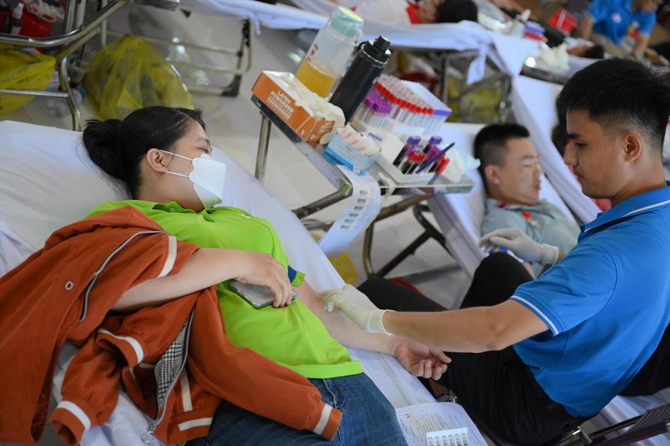 6 HIẾN MÁU TƯƠI ĐẸP 6 HIẾN MÁU TƯƠI ĐẸP