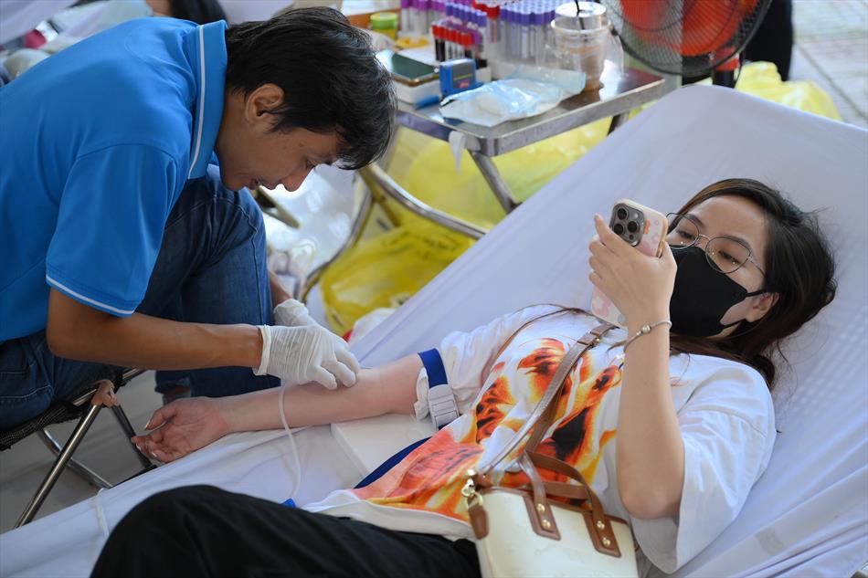 6 HIẾN MÁU TƯƠI ĐẸP 6 HIẾN MÁU TƯƠI ĐẸP