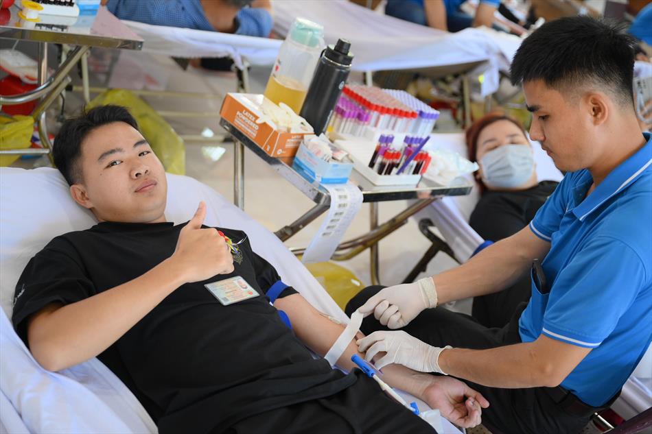 6 HIẾN MÁU TƯƠI ĐẸP 6 HIẾN MÁU TƯƠI ĐẸP
