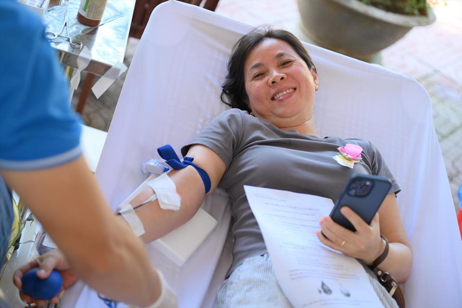 6 HIẾN MÁU TƯƠI ĐẸP 6 HIẾN MÁU TƯƠI ĐẸP