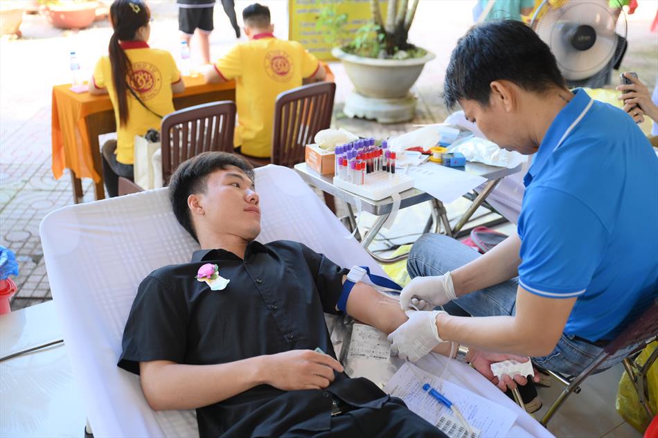 6 HIẾN MÁU TƯƠI ĐẸP 6 HIẾN MÁU TƯƠI ĐẸP