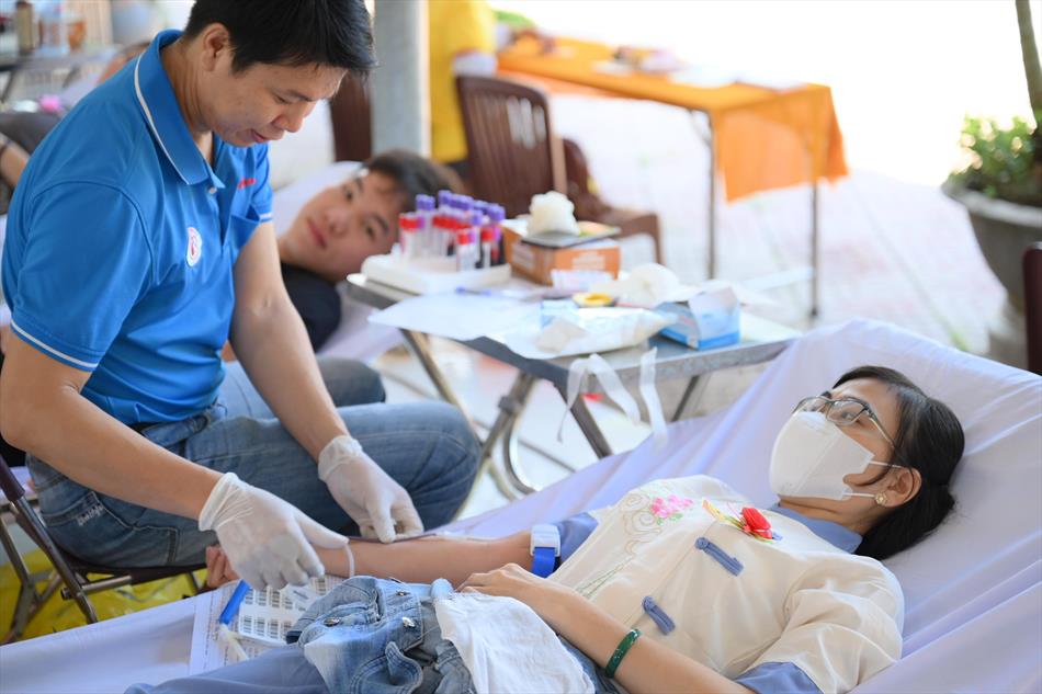 6 HIẾN MÁU TƯƠI ĐẸP 6 HIẾN MÁU TƯƠI ĐẸP