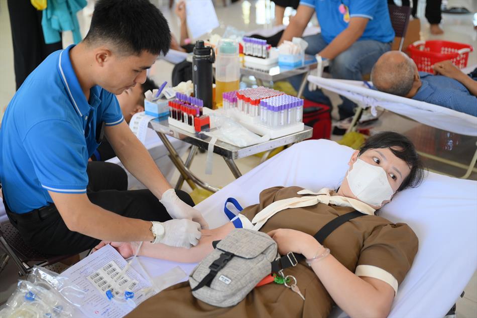 6 HIẾN MÁU TƯƠI ĐẸP 6 HIẾN MÁU TƯƠI ĐẸP