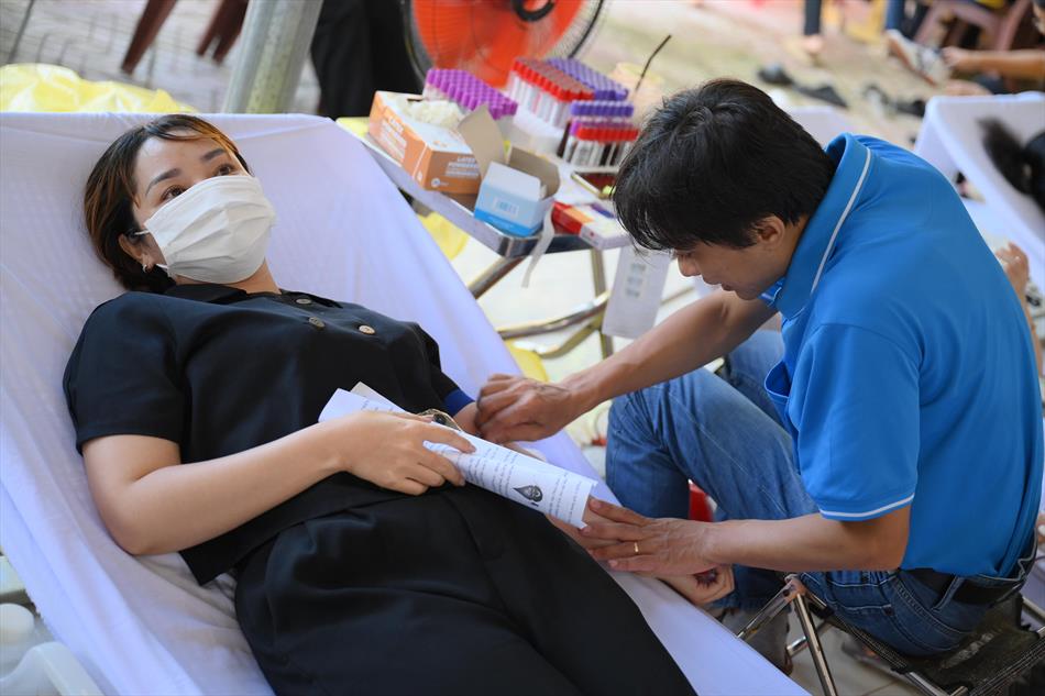 6 HIẾN MÁU TƯƠI ĐẸP 6 HIẾN MÁU TƯƠI ĐẸP