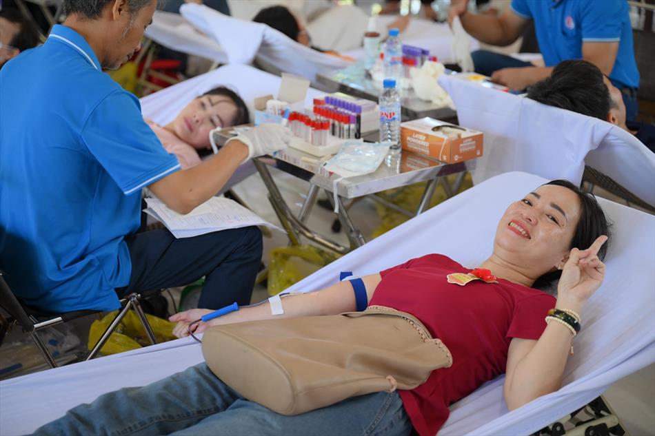 6 HIẾN MÁU TƯƠI ĐẸP 6 HIẾN MÁU TƯƠI ĐẸP