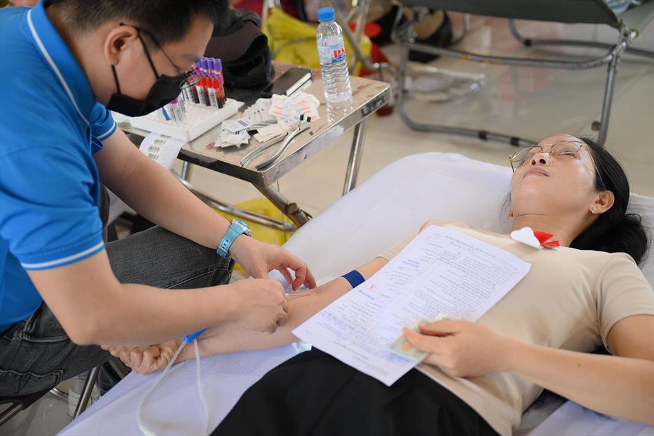 6 HIẾN MÁU TƯƠI ĐẸP 6 HIẾN MÁU TƯƠI ĐẸP