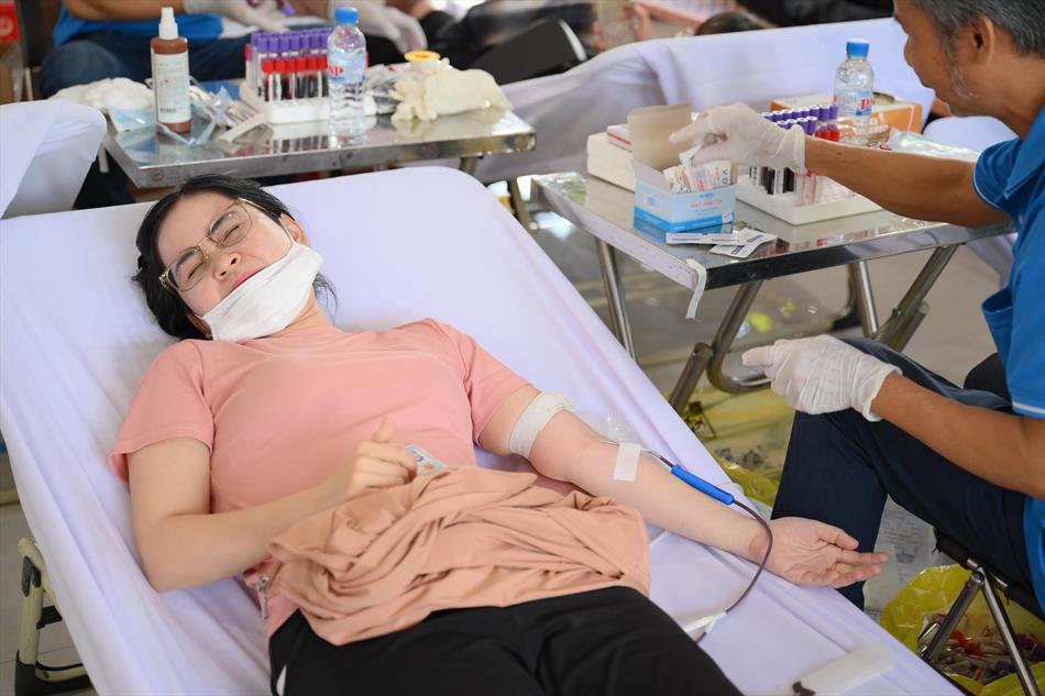 6 HIẾN MÁU TƯƠI ĐẸP 6 HIẾN MÁU TƯƠI ĐẸP