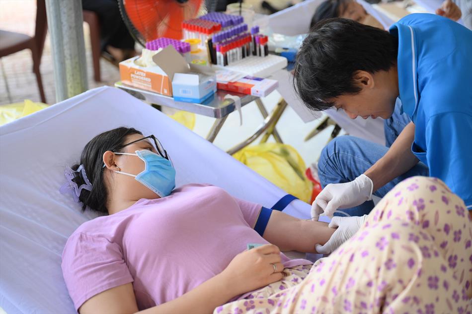 6 HIẾN MÁU TƯƠI ĐẸP 6 HIẾN MÁU TƯƠI ĐẸP