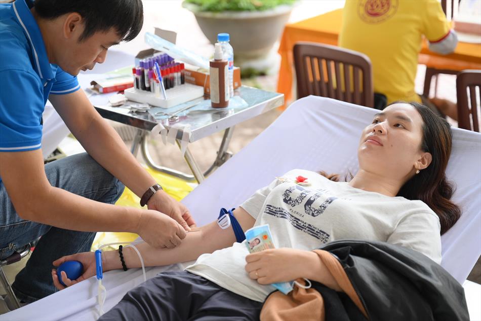 6 HIẾN MÁU TƯƠI ĐẸP 6 HIẾN MÁU TƯƠI ĐẸP