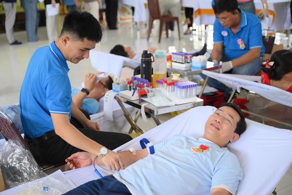 6 HIẾN MÁU TƯƠI ĐẸP 6 HIẾN MÁU TƯƠI ĐẸP