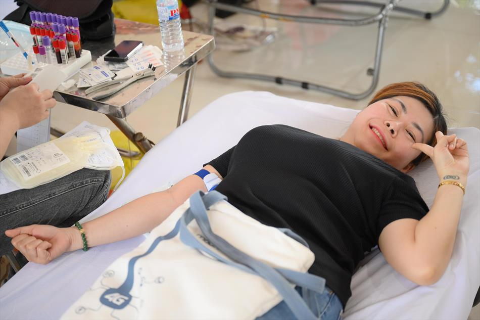 6 HIẾN MÁU TƯƠI ĐẸP 6 HIẾN MÁU TƯƠI ĐẸP
