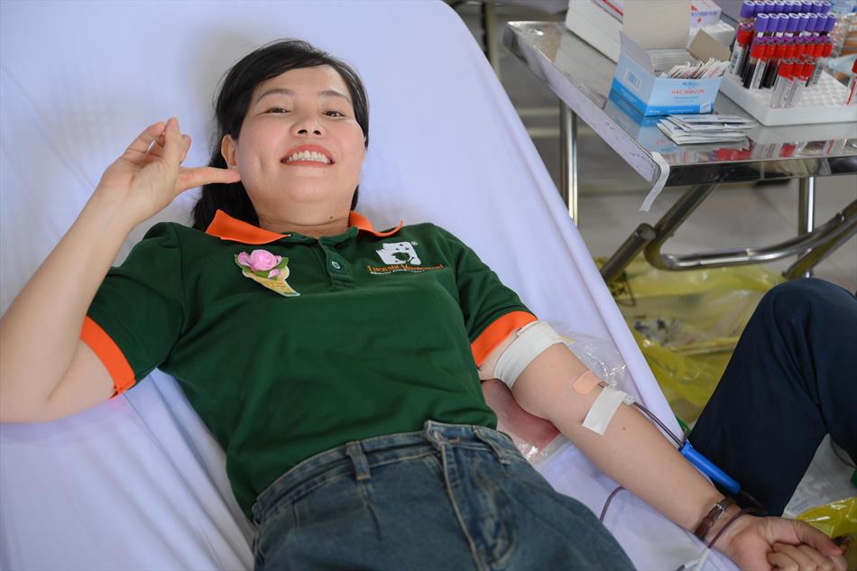 6 HIẾN MÁU TƯƠI ĐẸP 6 HIẾN MÁU TƯƠI ĐẸP