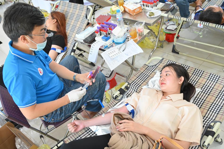 6 HIẾN MÁU TƯƠI ĐẸP 6 HIẾN MÁU TƯƠI ĐẸP