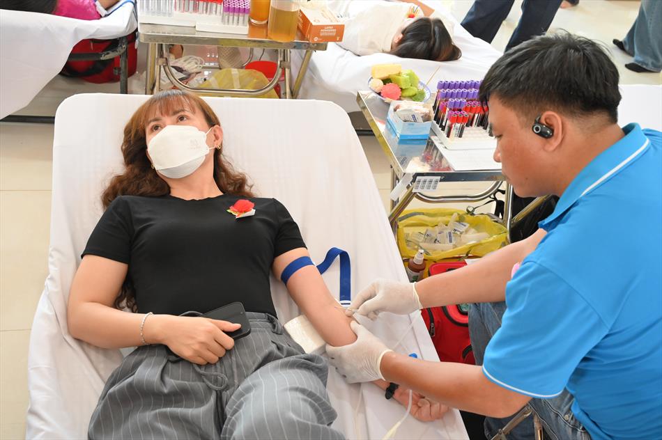6 HIẾN MÁU TƯƠI ĐẸP 6 HIẾN MÁU TƯƠI ĐẸP