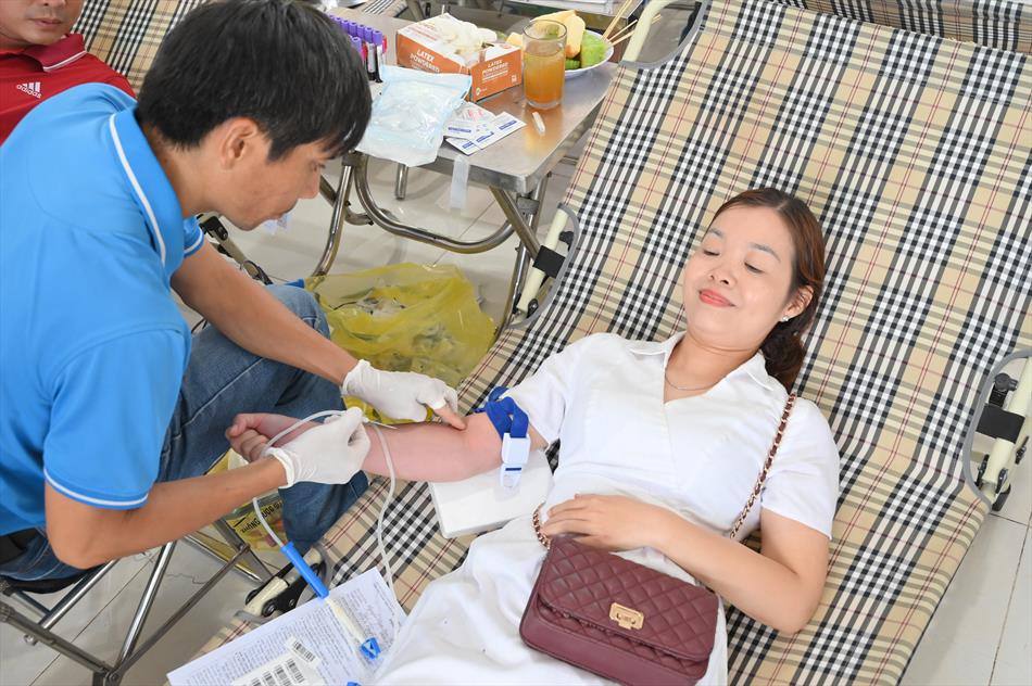 6 HIẾN MÁU TƯƠI ĐẸP 6 HIẾN MÁU TƯƠI ĐẸP
