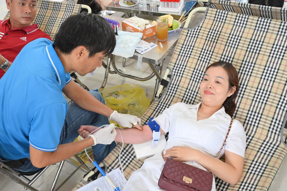 6 HIẾN MÁU TƯƠI ĐẸP 6 HIẾN MÁU TƯƠI ĐẸP