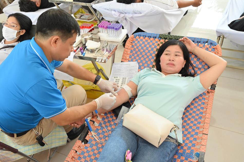 6 HIẾN MÁU TƯƠI ĐẸP 6 HIẾN MÁU TƯƠI ĐẸP