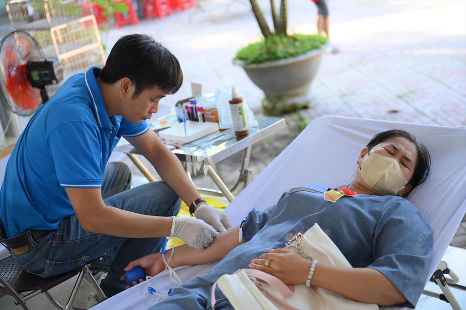 6 HIẾN MÁU TƯƠI ĐẸP 6 HIẾN MÁU TƯƠI ĐẸP