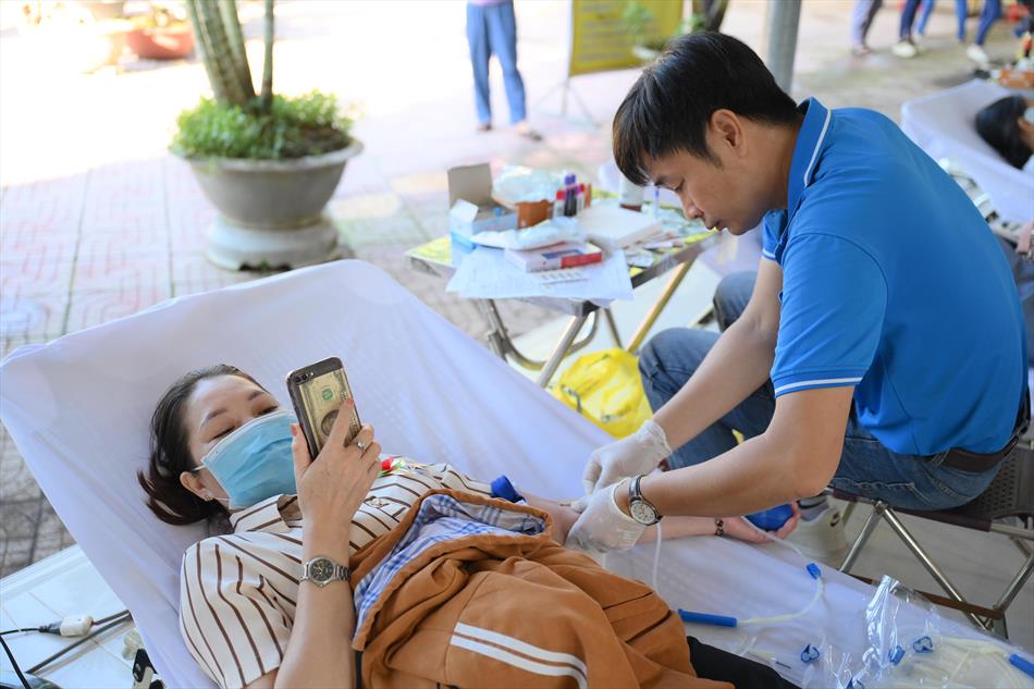 6 HIẾN MÁU TƯƠI ĐẸP 6 HIẾN MÁU TƯƠI ĐẸP